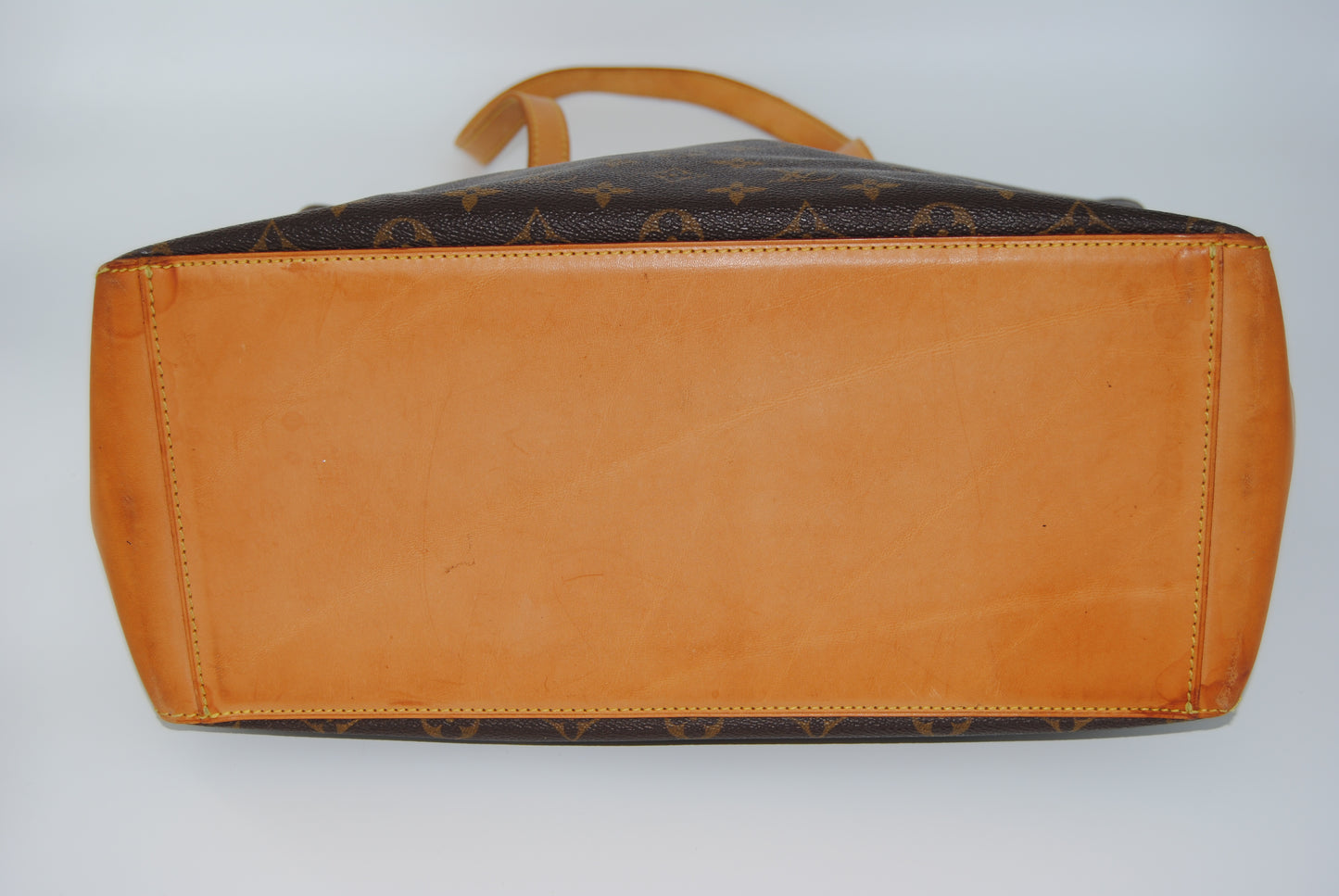 Louis Vuitton Monogram Cavas Mezzo MM