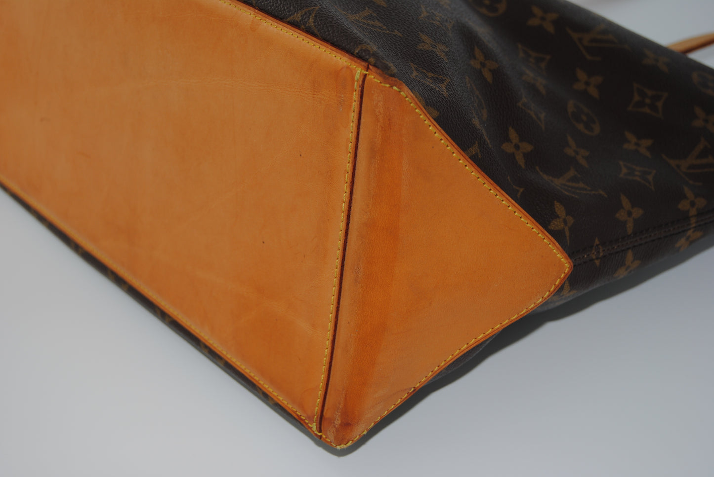 Louis Vuitton Monogram Cavas Mezzo MM