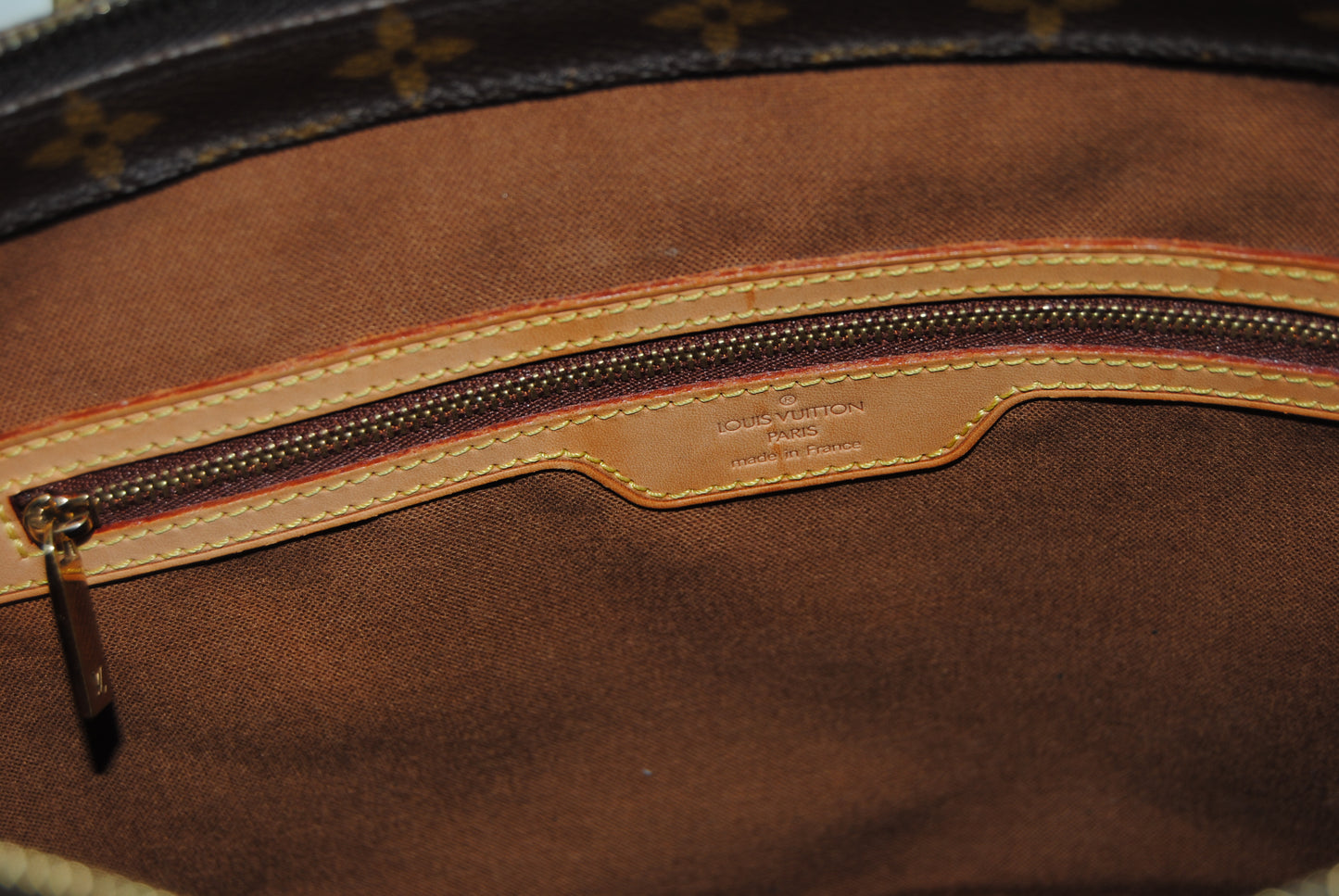 Louis Vuitton Monogram Cavas Mezzo MM