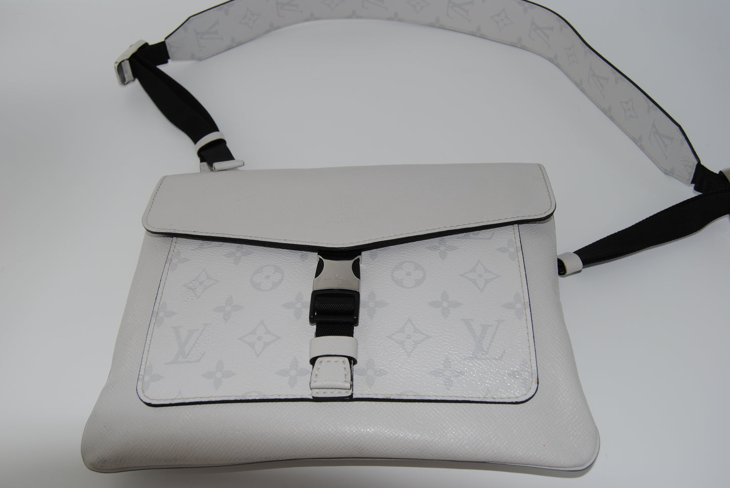 Louis Vuitton Taigarama Flap Messenger White