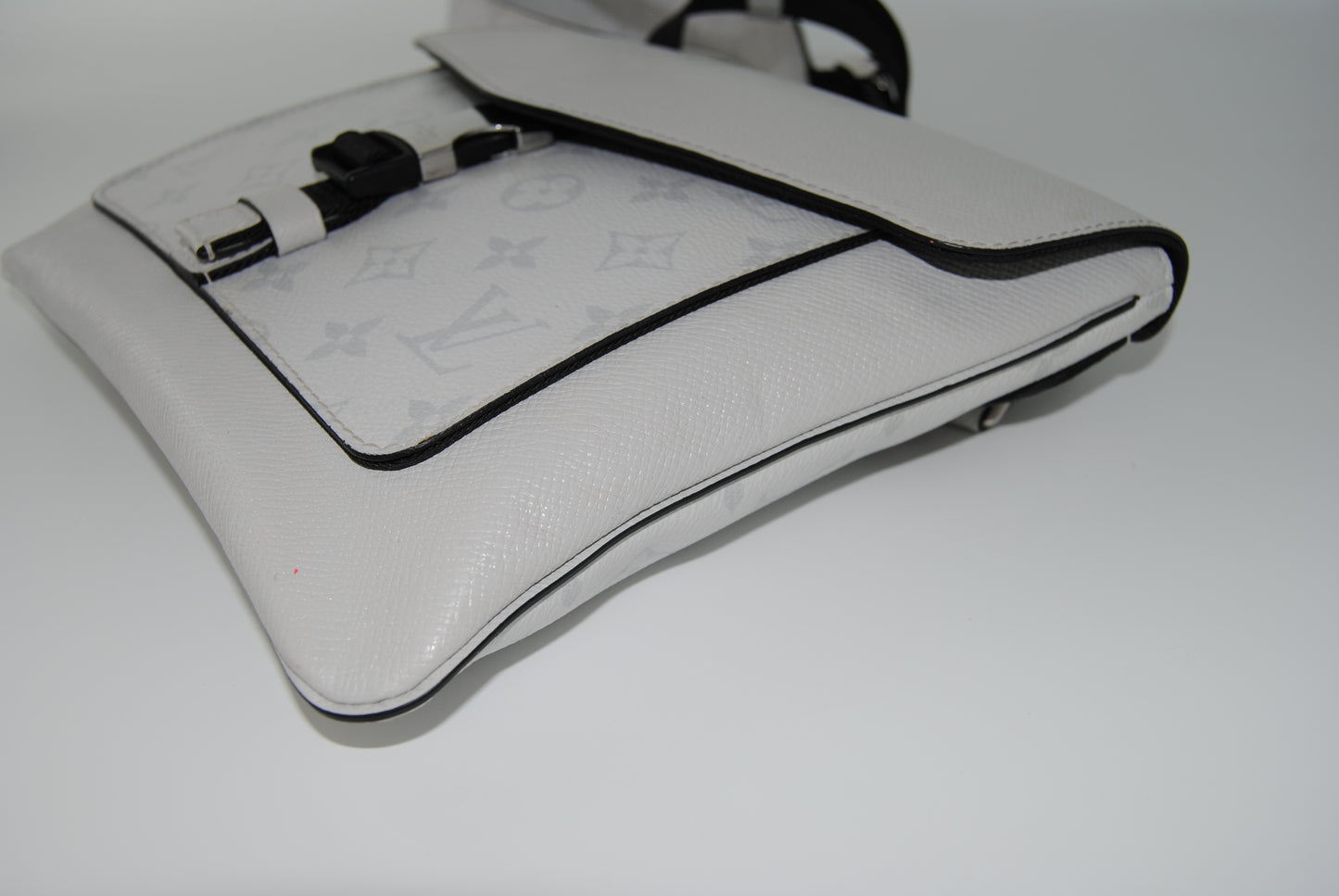 Louis Vuitton Taigarama Flap Messenger White