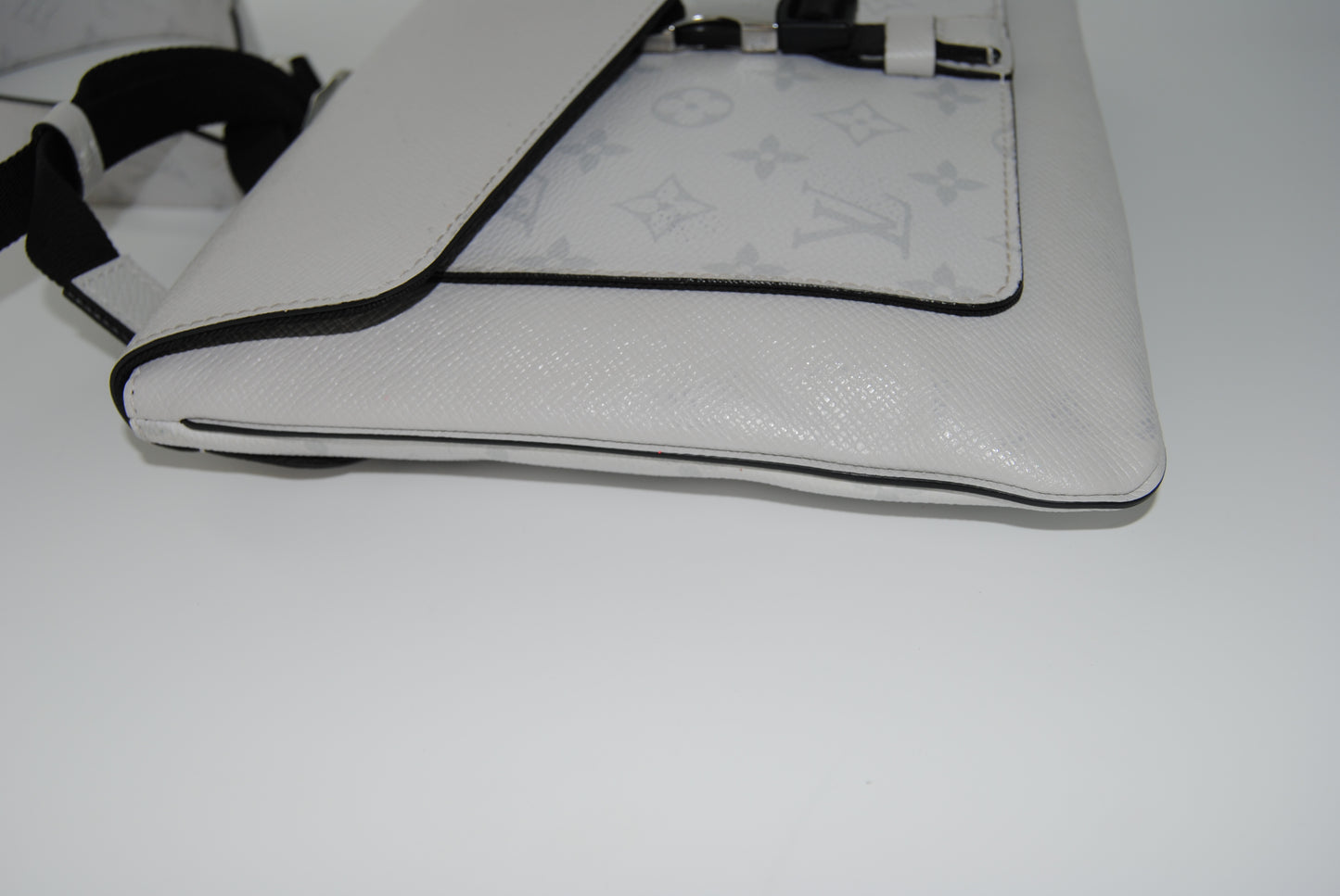 Louis Vuitton Taigarama Flap Messenger White