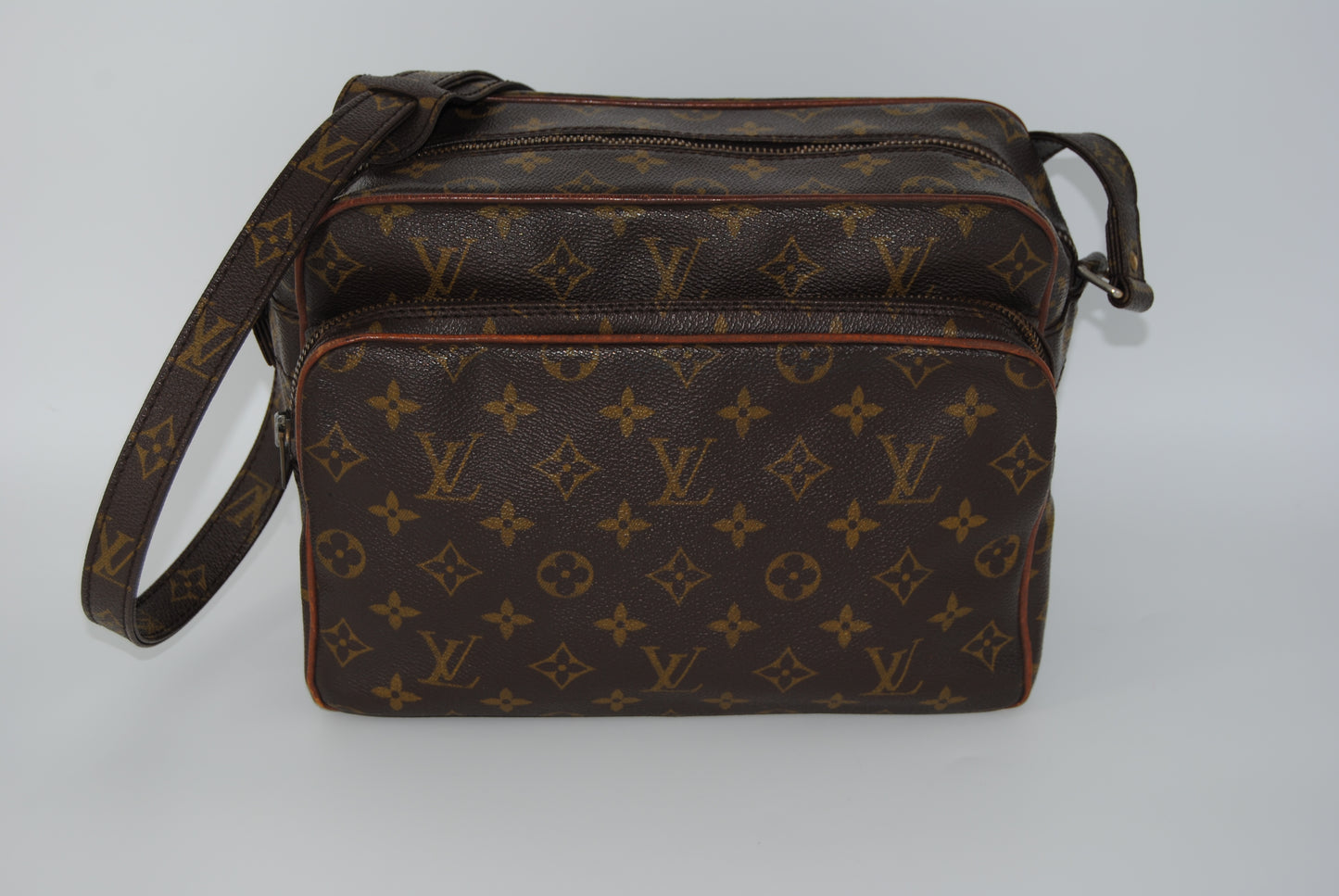 Louis Vuitton Nile Crossbody Monogram Bag Zip Messenger