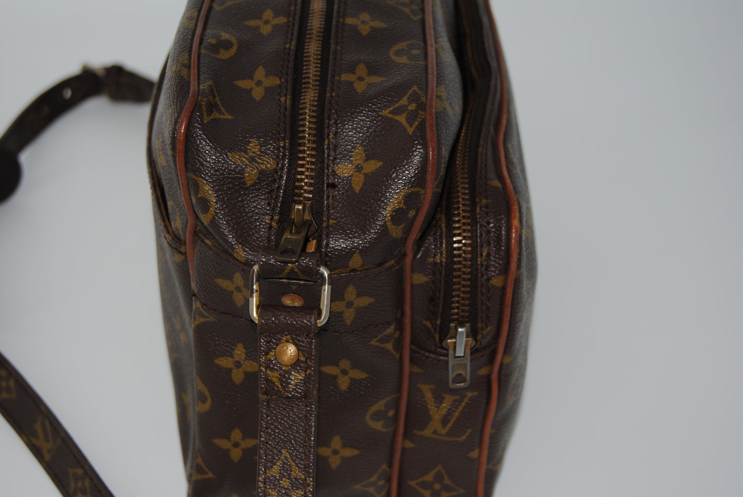 Louis Vuitton Nile Crossbody Monogram Bag Zip Messenger