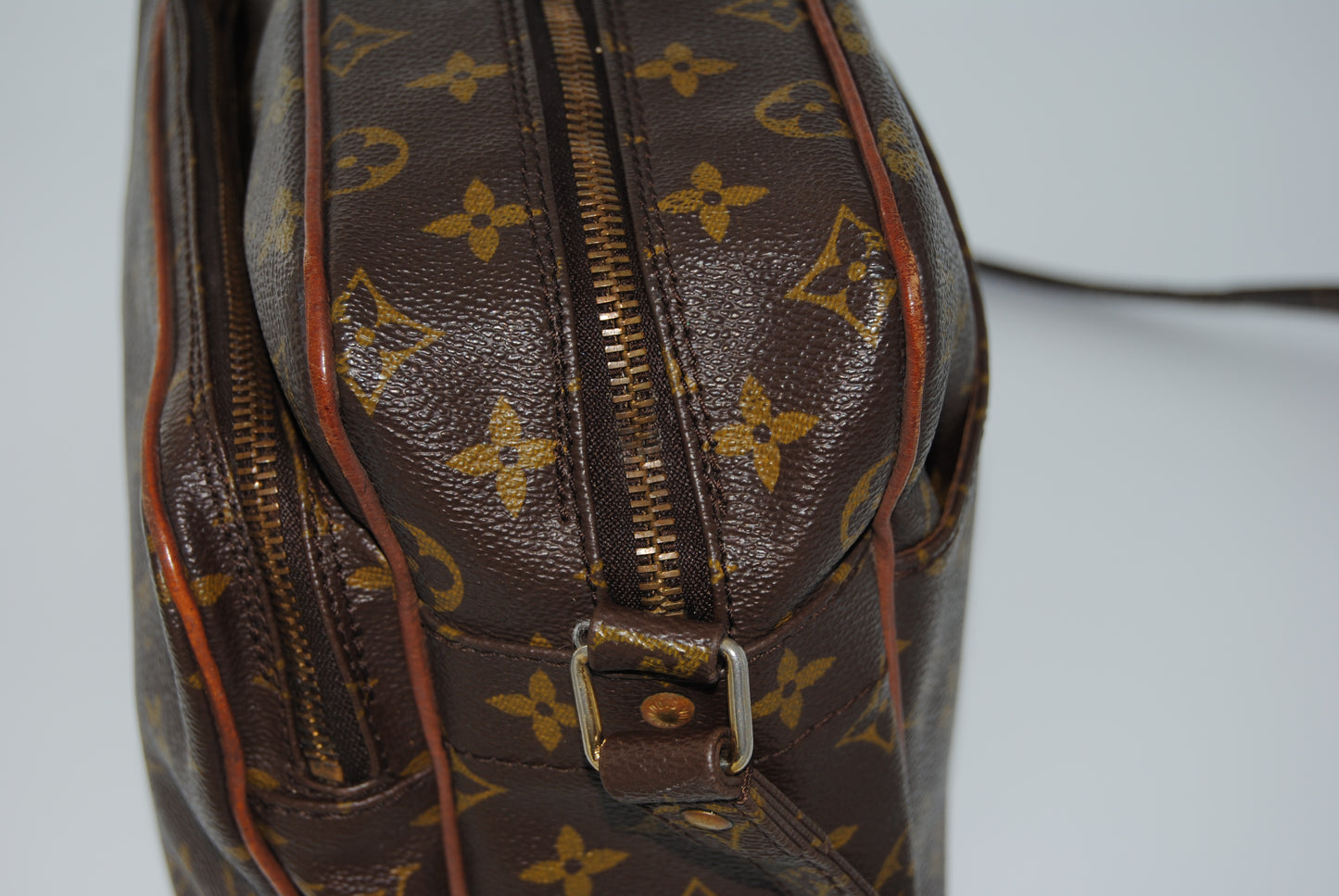 Louis Vuitton Nile Crossbody Monogram Bag Zip Messenger