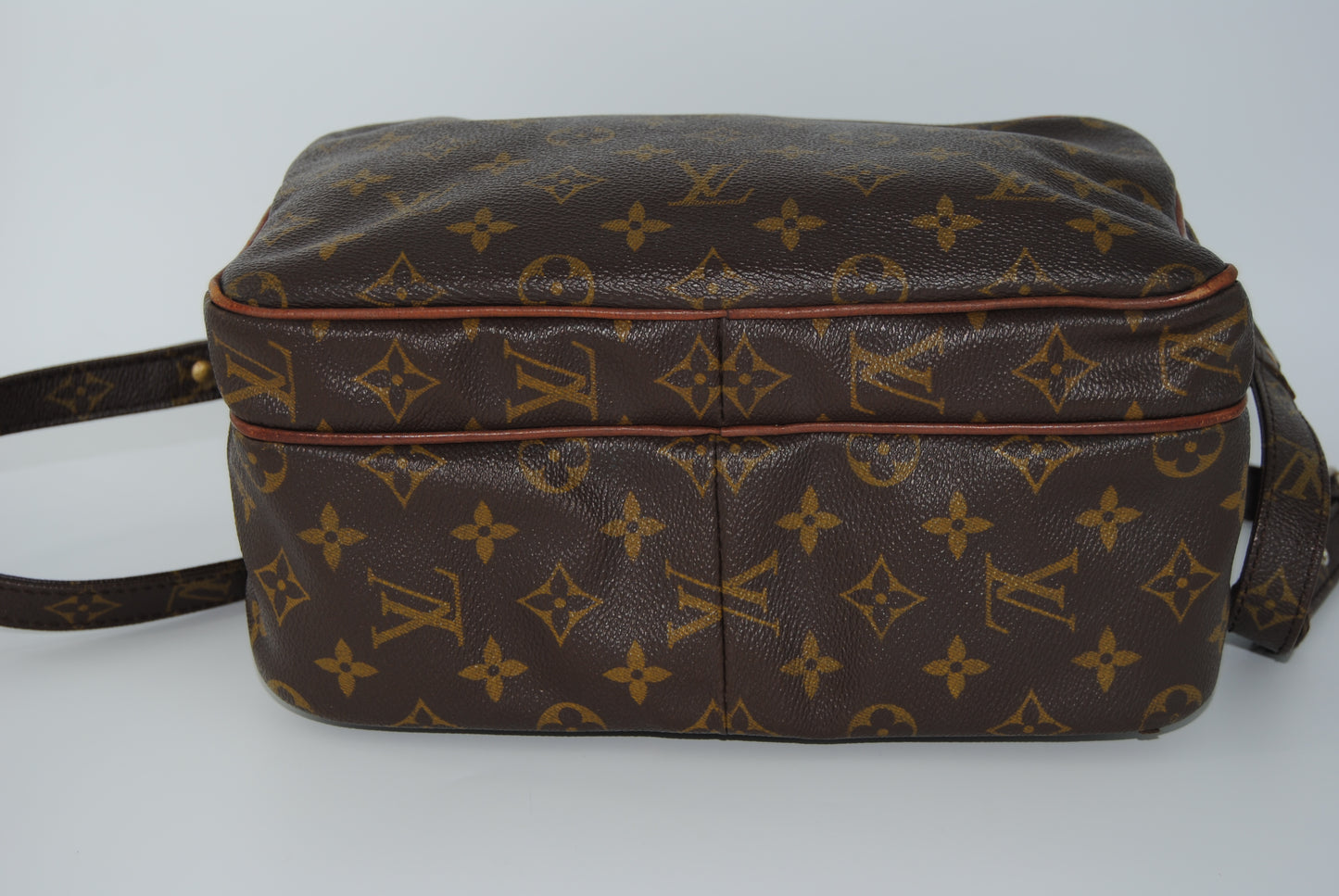 Louis Vuitton Nile Crossbody Monogram Bag Zip Messenger