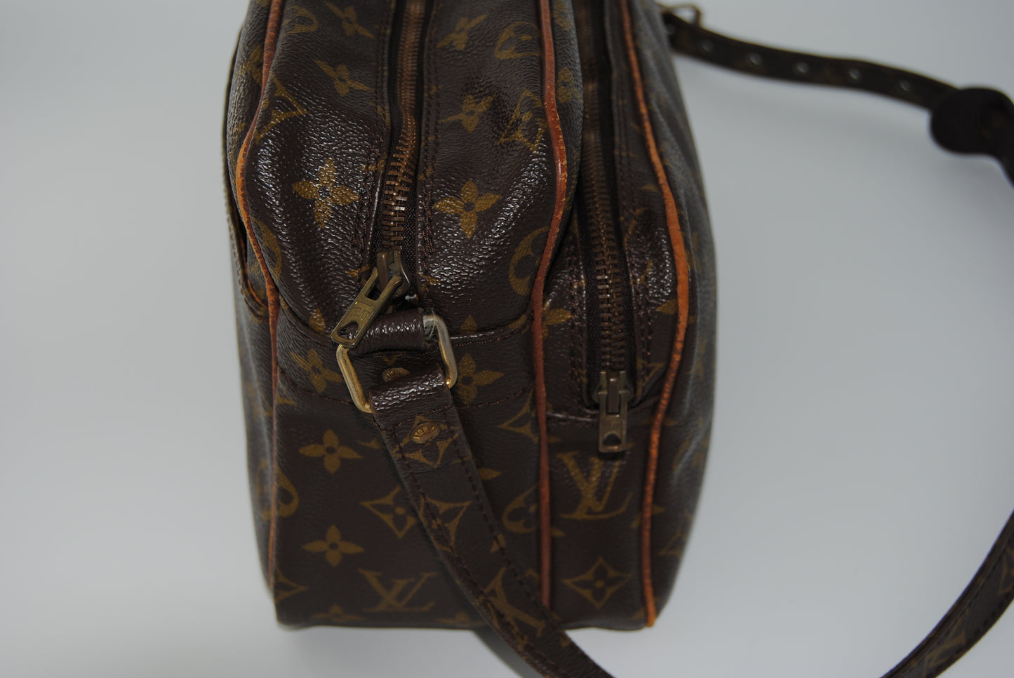 Louis Vuitton Nile Crossbody Monogram Bag Zip Messenger