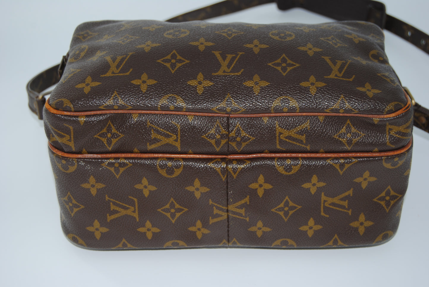 Louis Vuitton Nile Crossbody Monogram Bag Zip Messenger