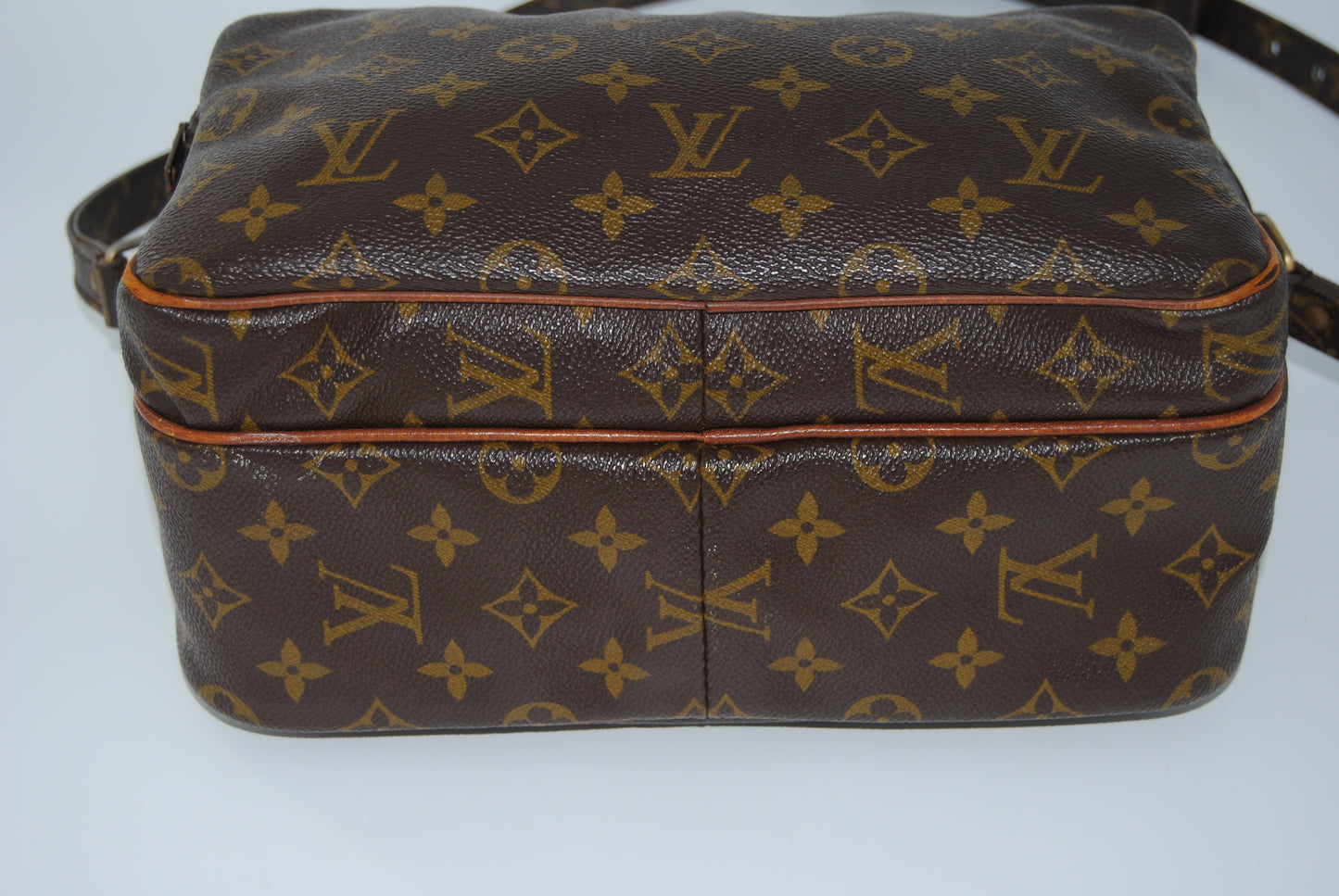 Louis Vuitton Nile Crossbody Monogram Bag Zip Messenger