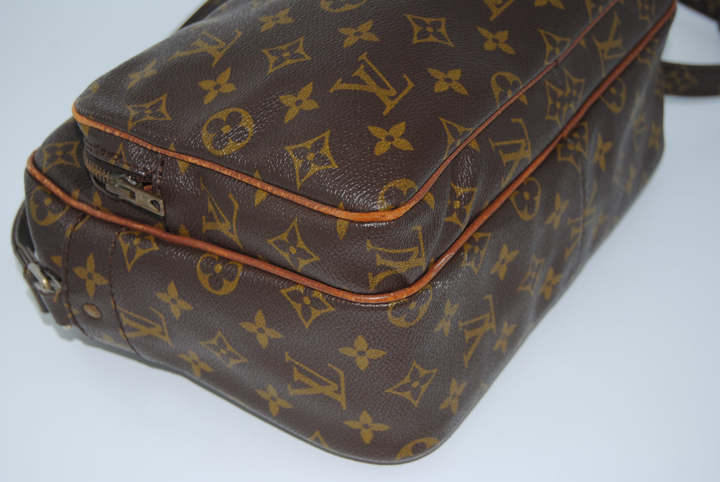 Louis Vuitton Nile Crossbody Monogram Bag Zip Messenger