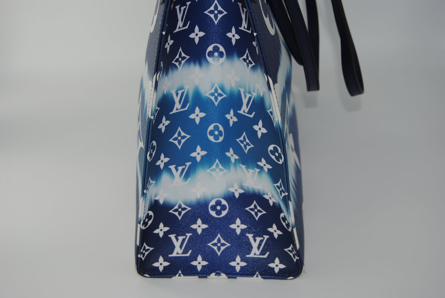 Louis Vuitton Escale OnTheGo GM Blue
