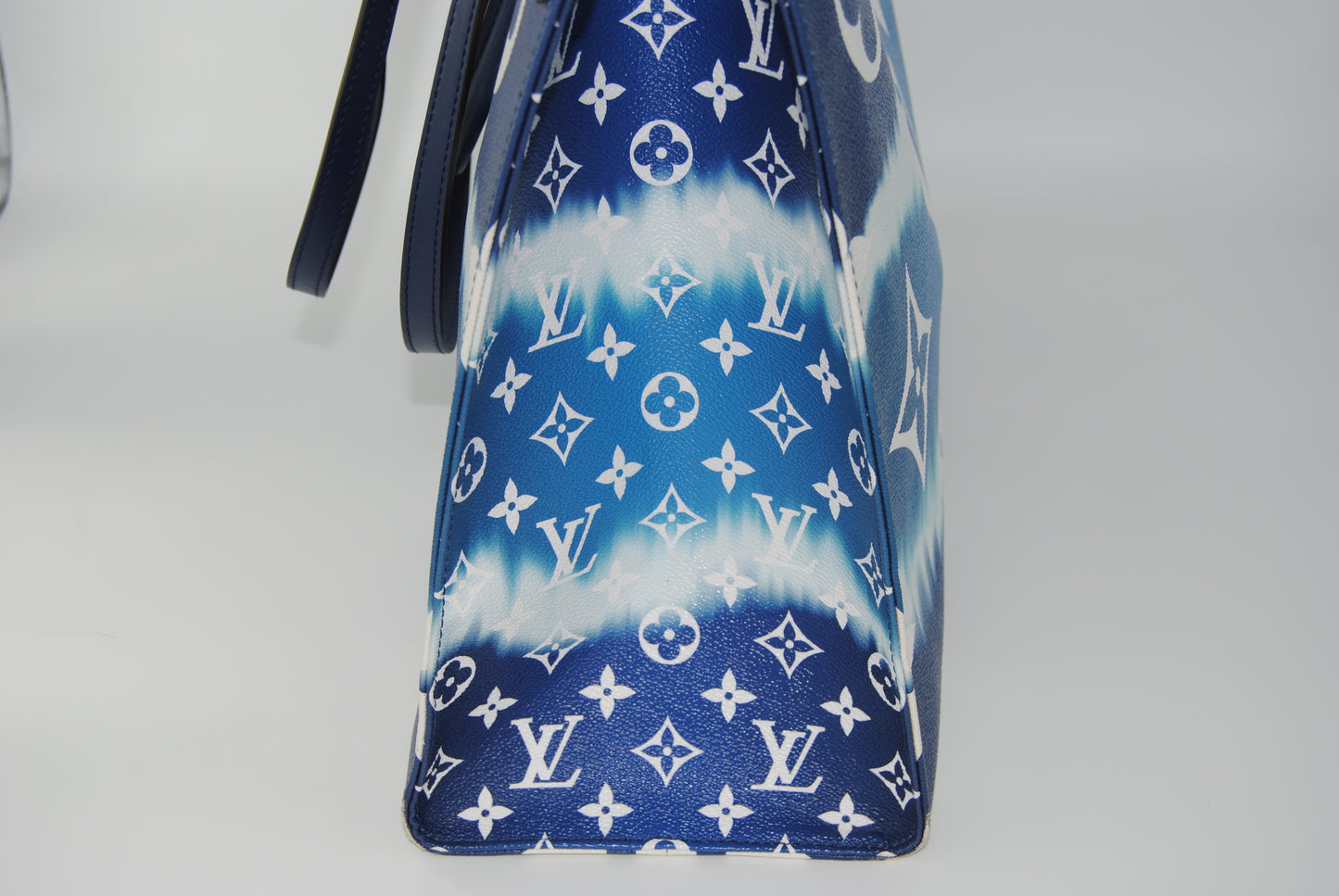 Louis Vuitton Escale OnTheGo GM Blue