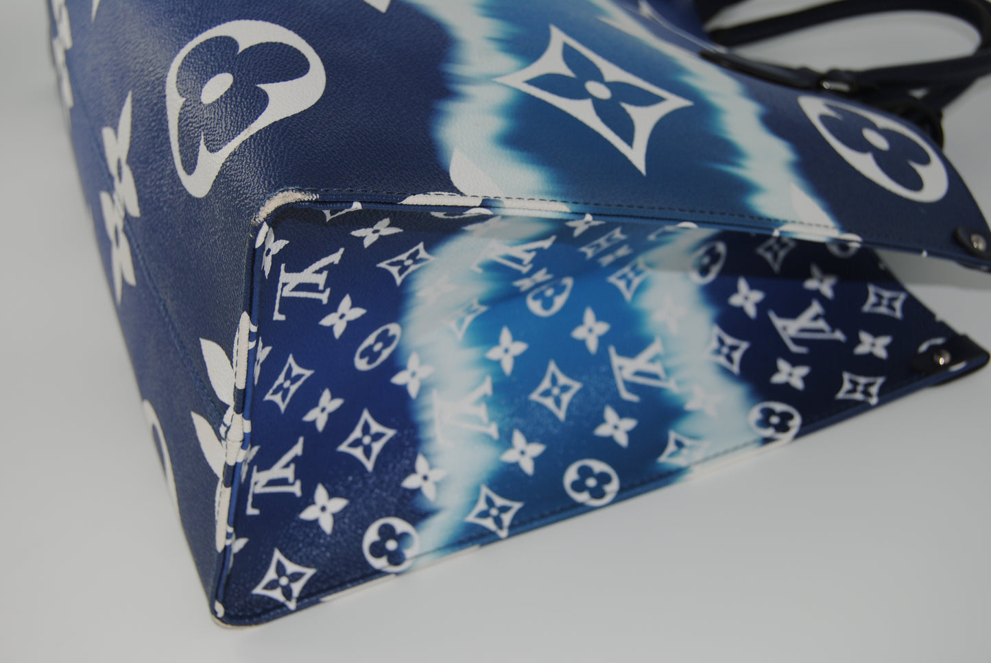 Louis Vuitton Escale OnTheGo GM Blue
