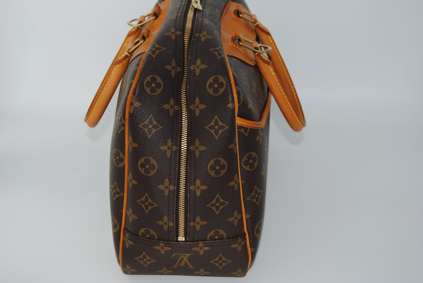 Louis Vuitton Monogram Alize 24
