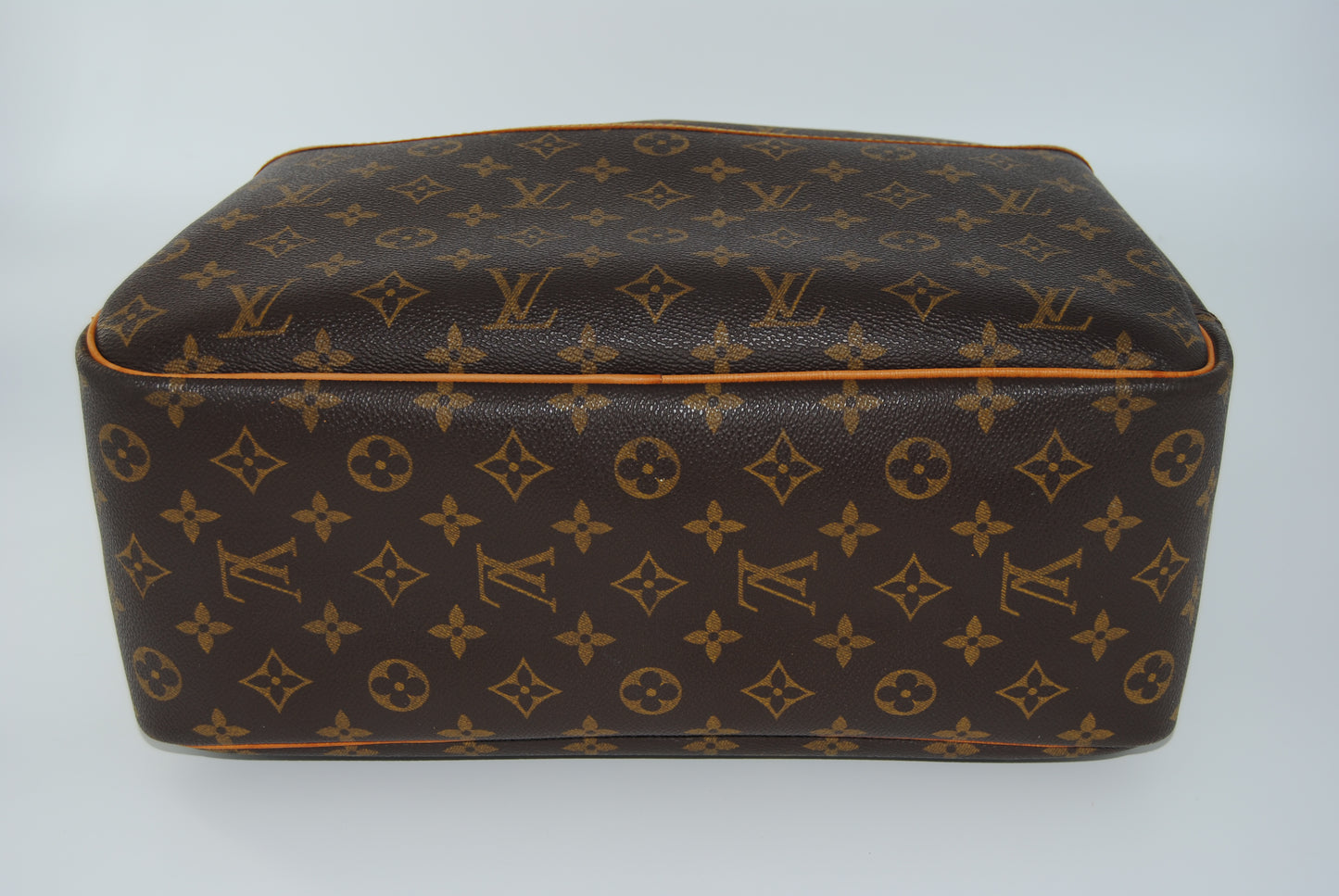 Louis Vuitton Monogram Alize 24