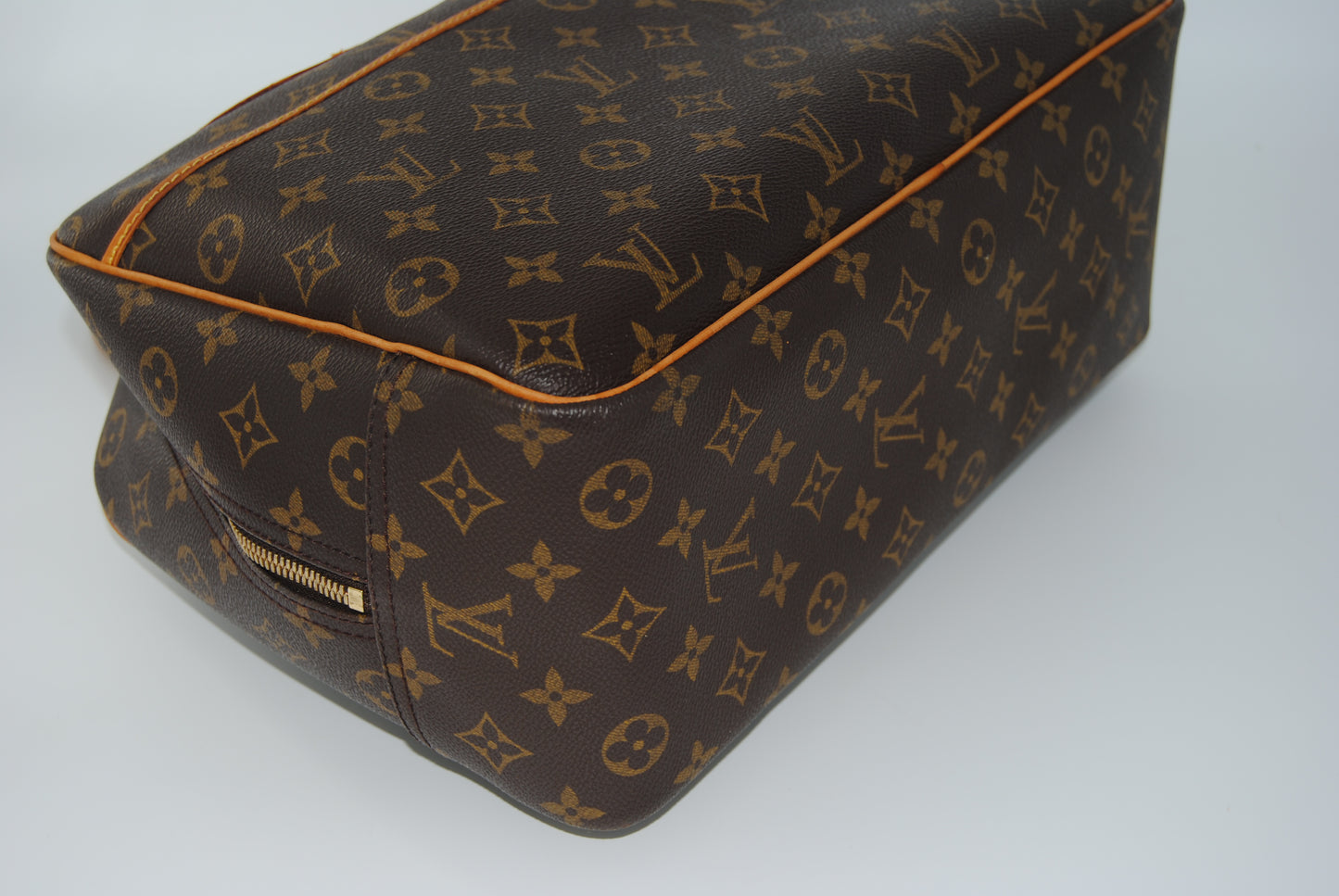 Louis Vuitton Monogram Alize 24