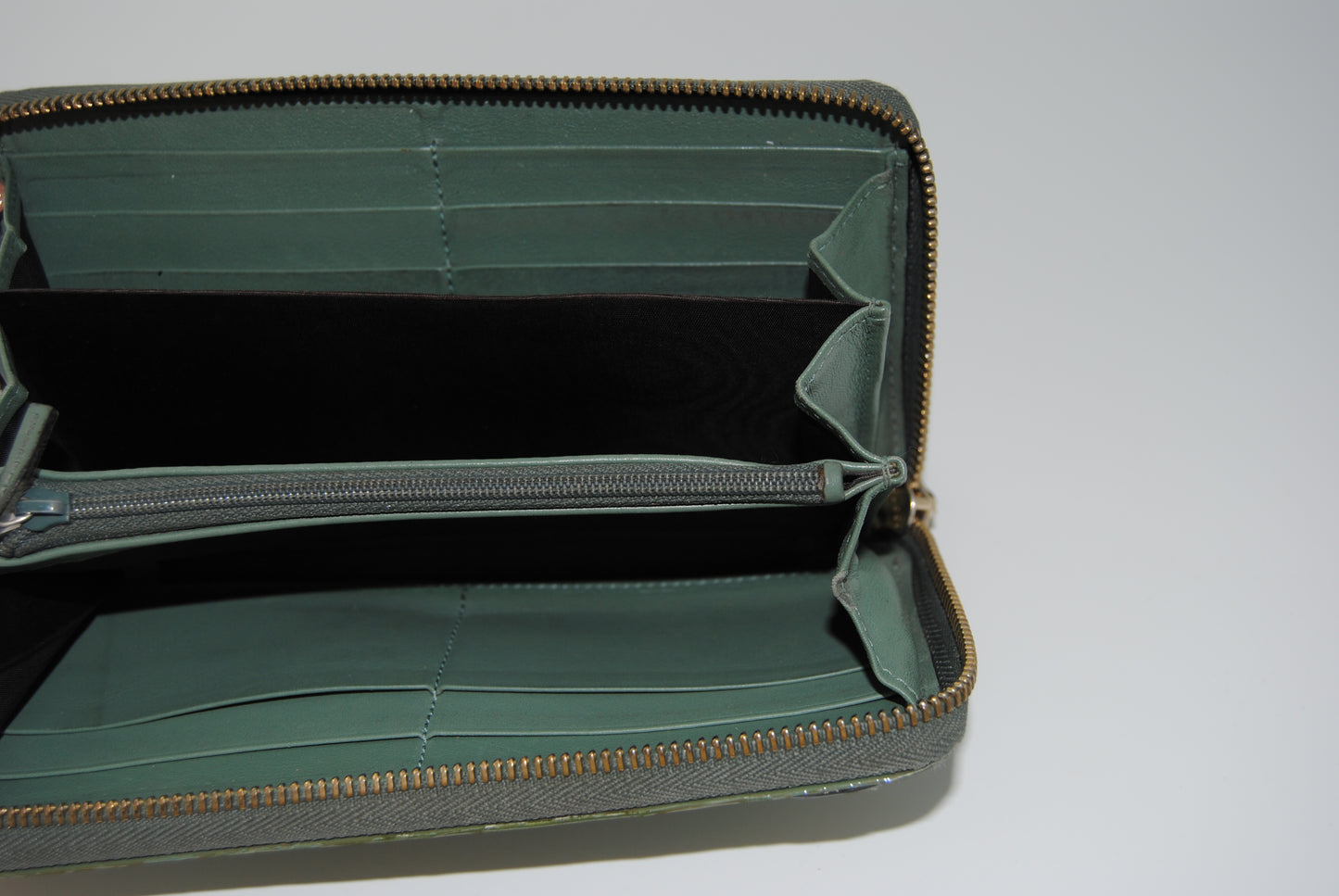 Gucci Green Microguccissima Patent Leather Zip Around Wallet Pre Owned