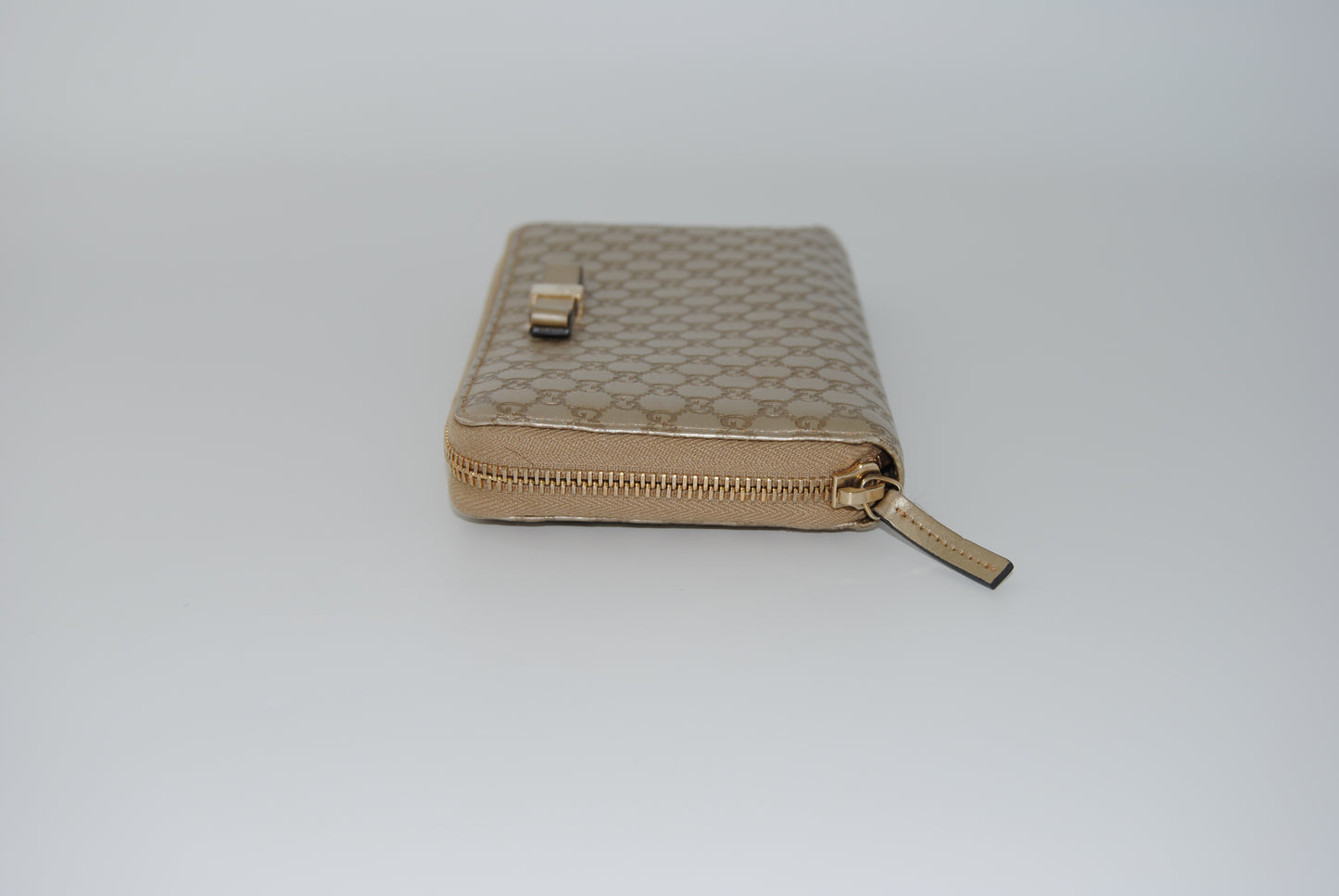 Gucci Metallic Microguccissima Bow Zip Around Wallet Golden Beige