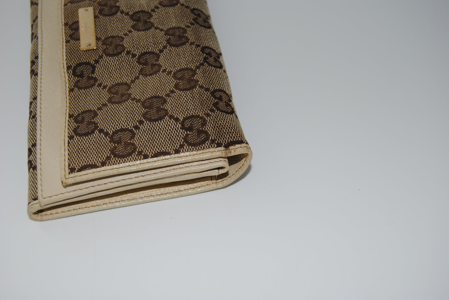 Gucci Monogram Metal Bar Continental Flap Wallet Off White