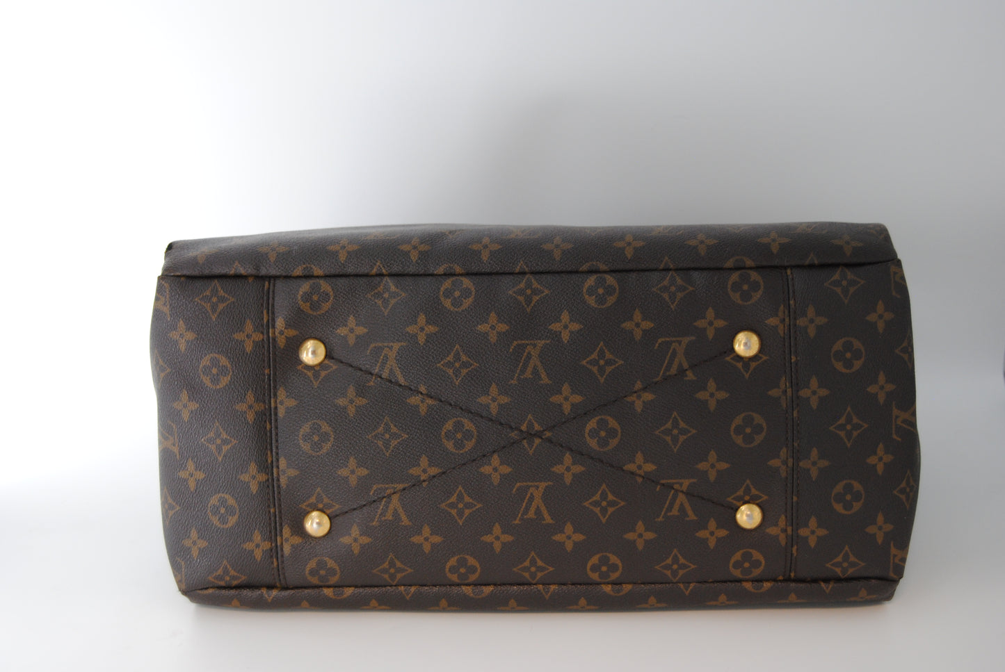 Louis Vuitton Artsy Handbag Monogram Canvas MM