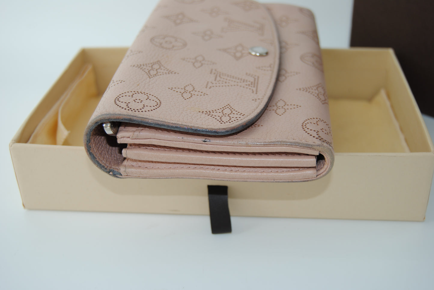 Louis Vuitton Mahina Iris Wallet NM Magnolia