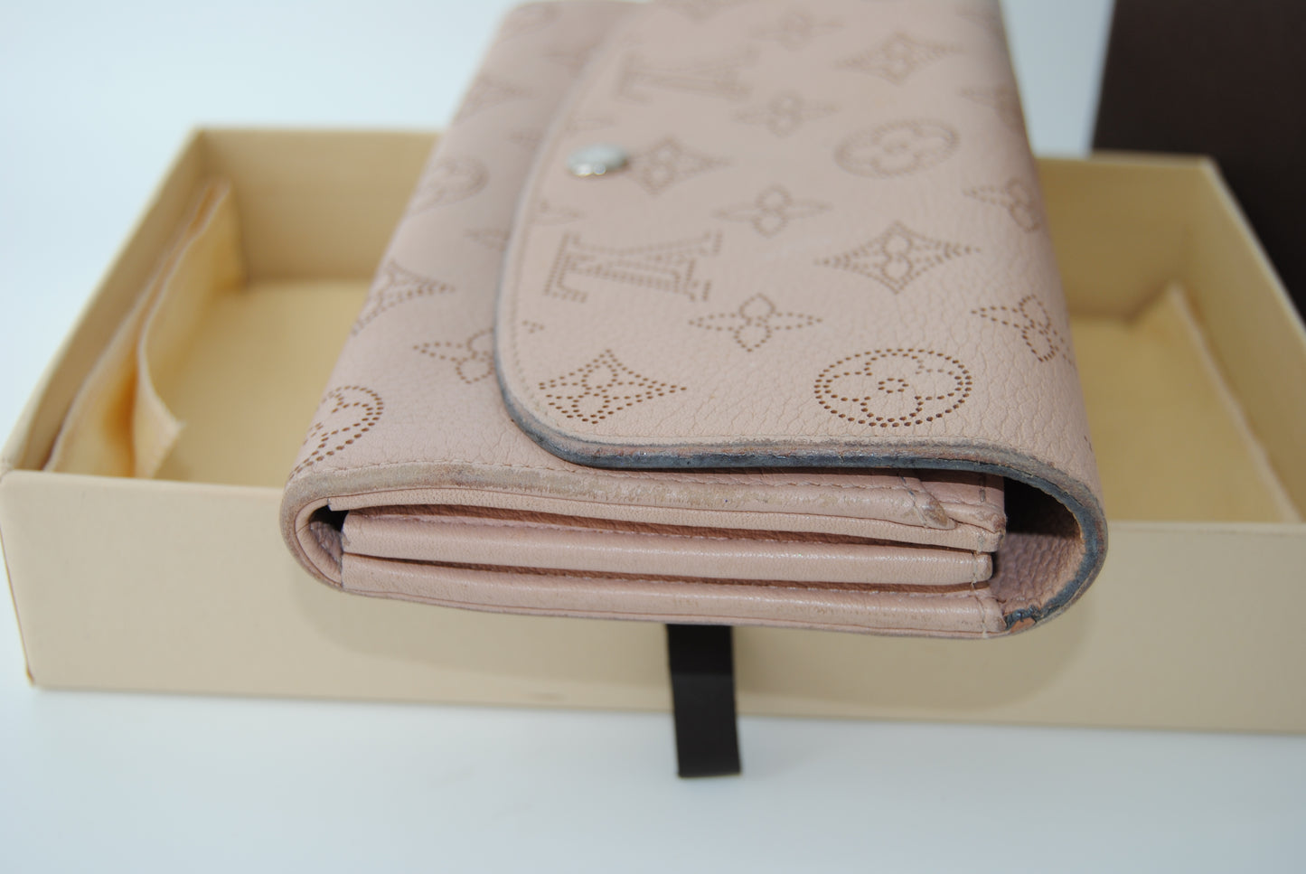 Louis Vuitton Mahina Iris Wallet NM Magnolia