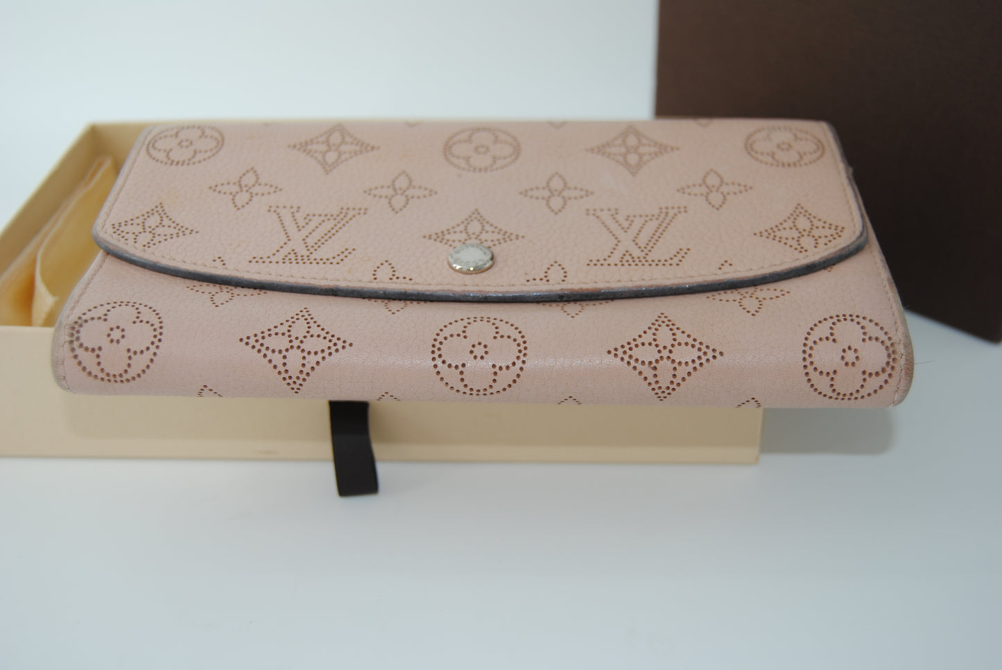 Louis Vuitton Mahina Iris Wallet NM Magnolia