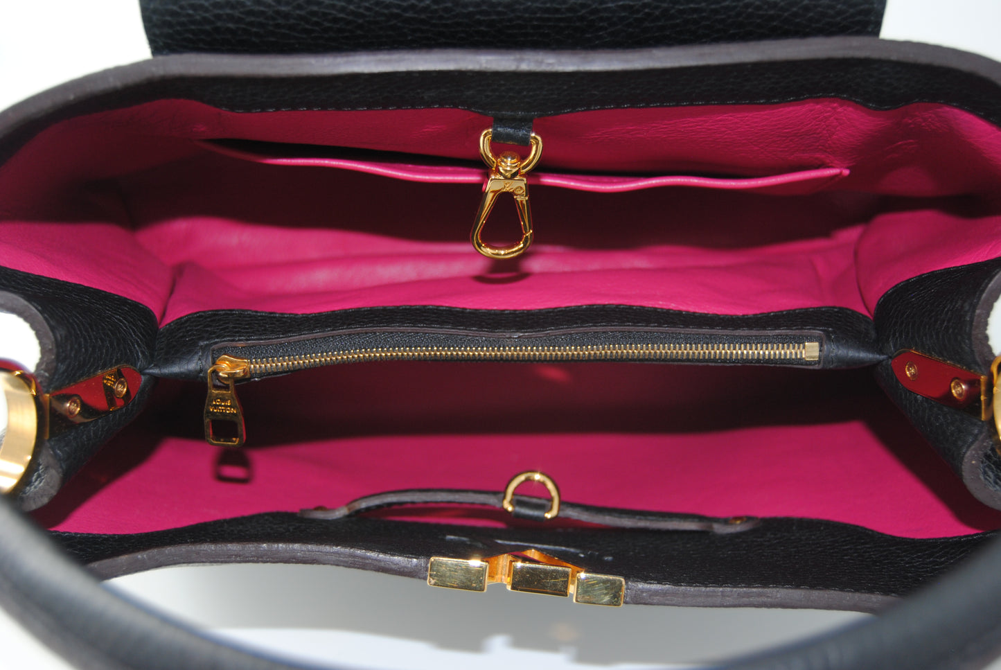 Louis Vuitton Taurillon Capucines MM Black