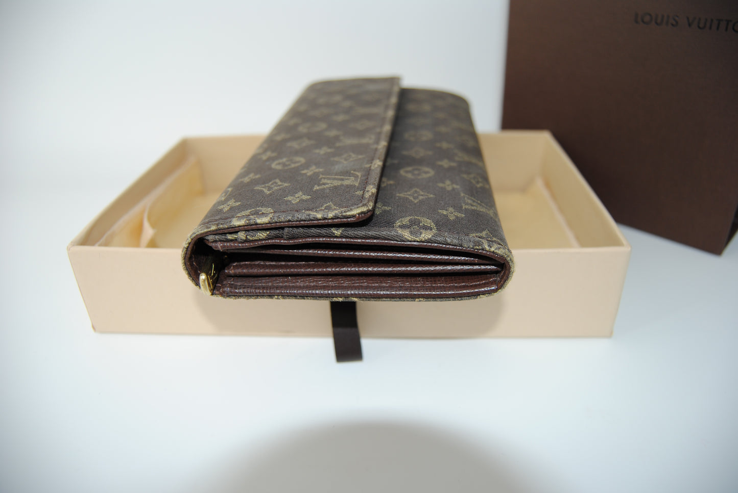 Louis Vuitton Mini Lin Sarah Wallet Ebene
