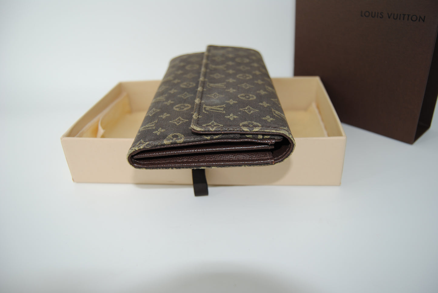 Louis Vuitton Mini Lin Sarah Wallet Ebene