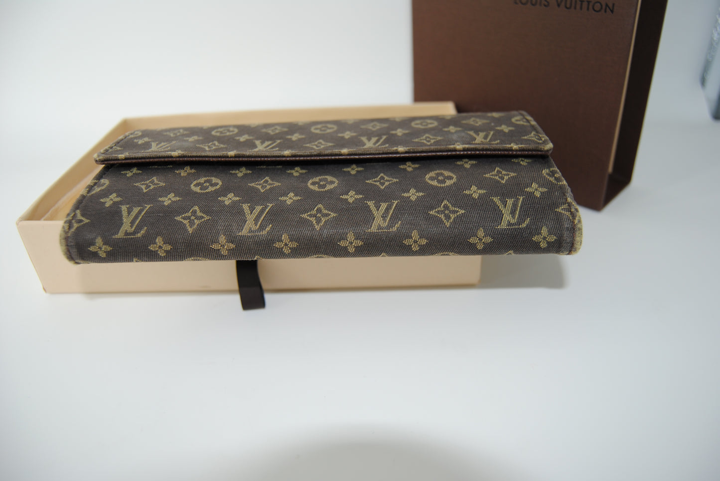 Louis Vuitton Mini Lin Sarah Wallet Ebene