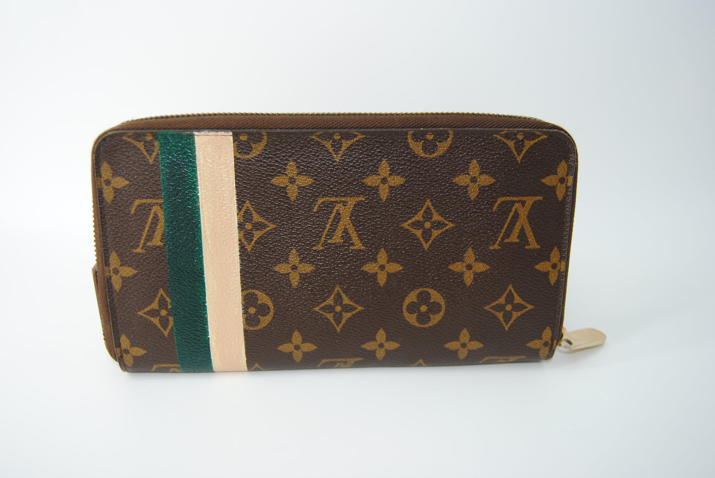 Louis Vuitton Limited Edition Green Monogram Groom Zippy Organizer Wallet