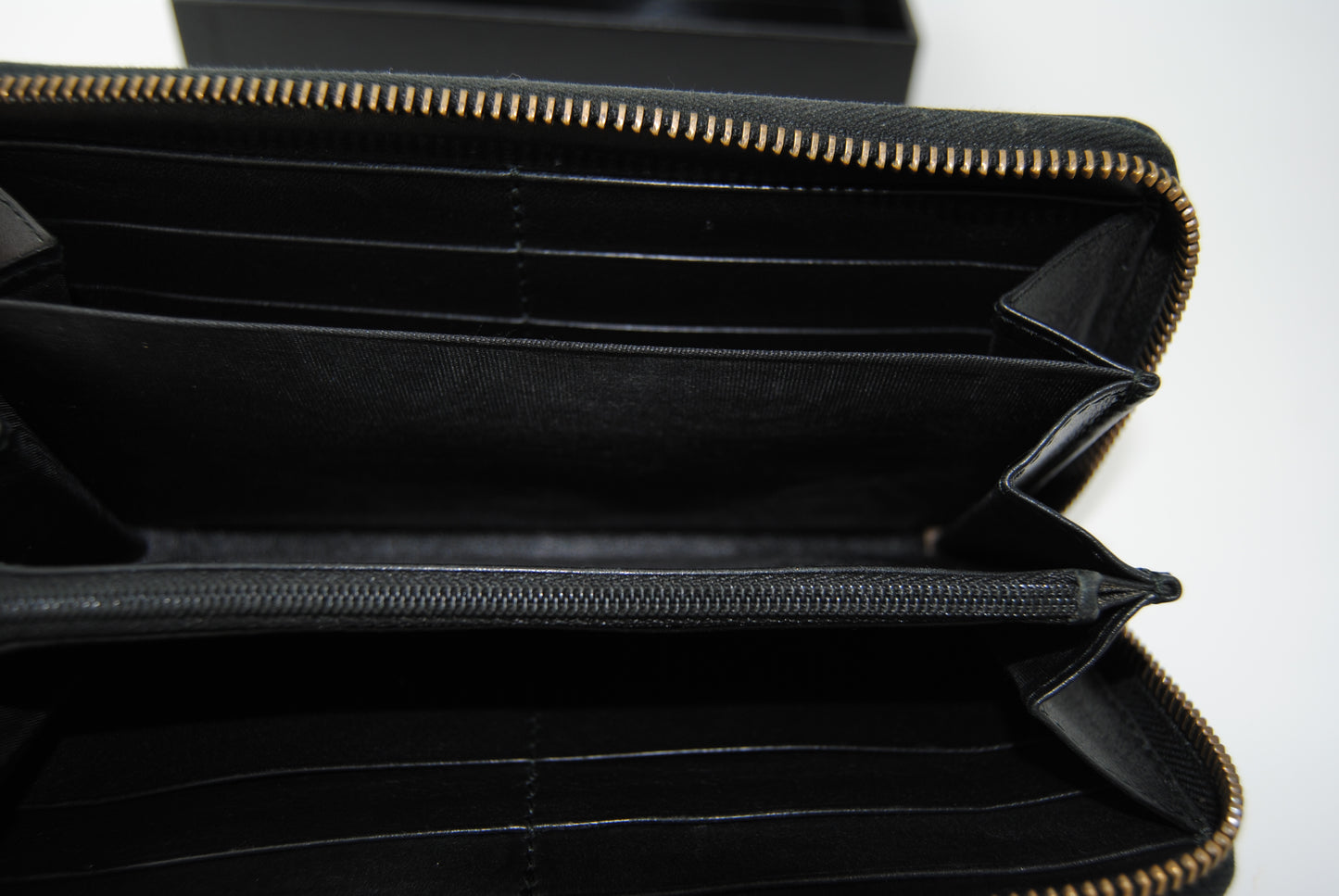 Gucci GG Marmont Zip Around Wallet Matelasse Leather