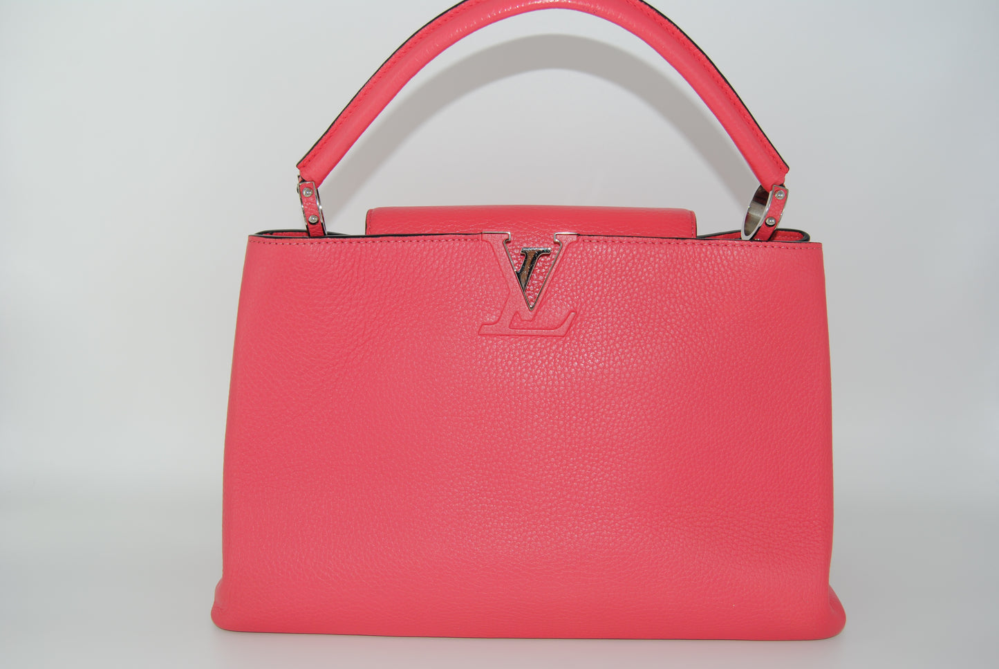 Louis Vuitton Taurillon Capucines MM Coral