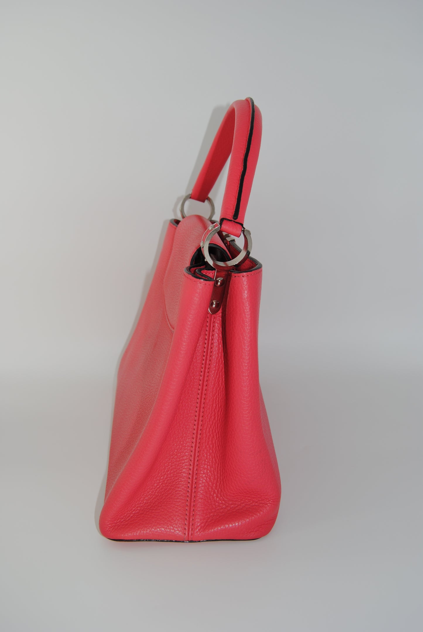 Louis Vuitton Taurillon Capucines MM Coral