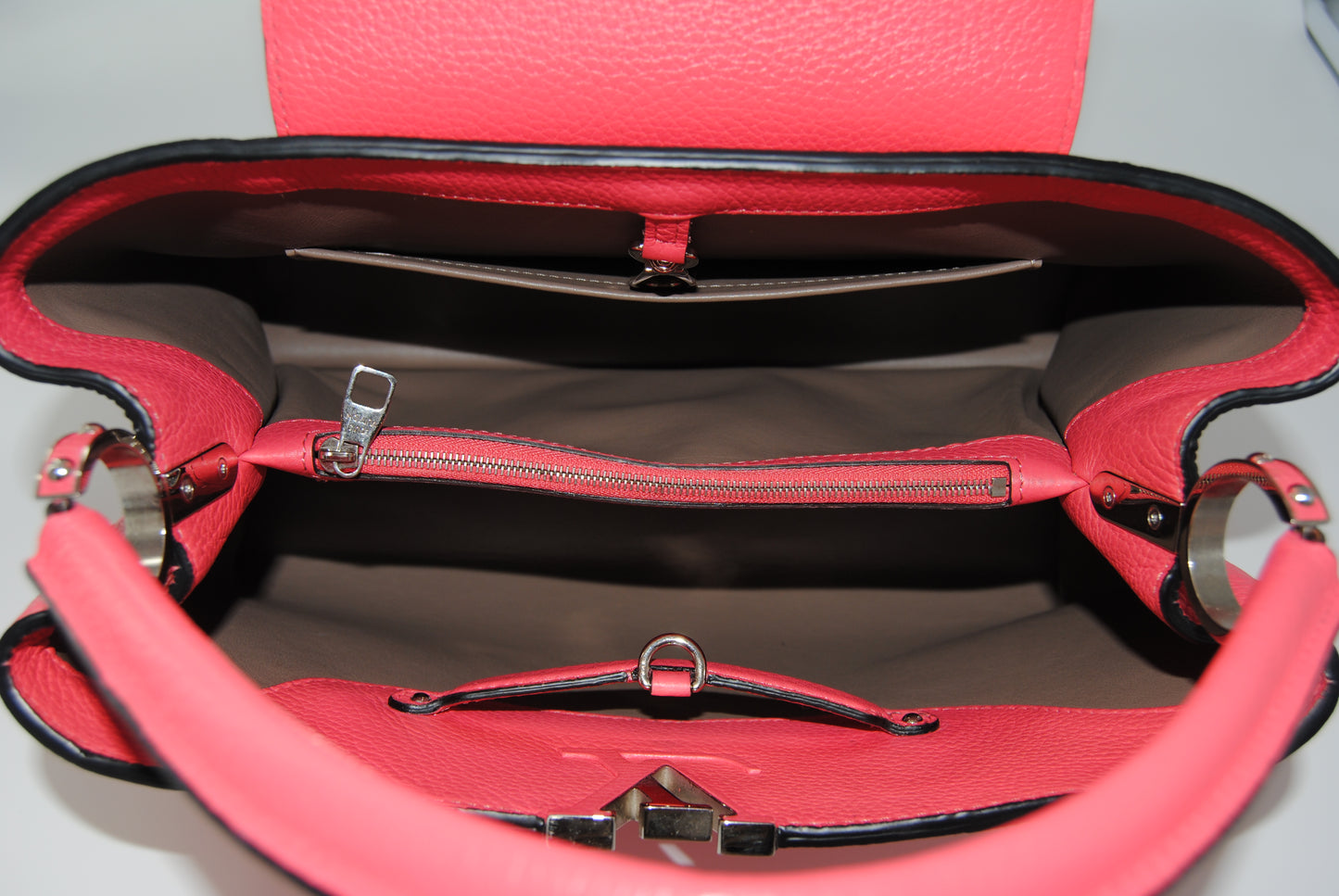 Louis Vuitton Taurillon Capucines MM Coral