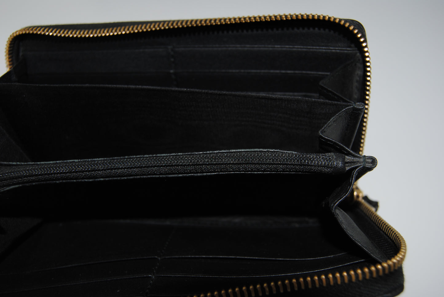 Gucci Sylvie Black Leather Sherry Line Zip Around Wallet