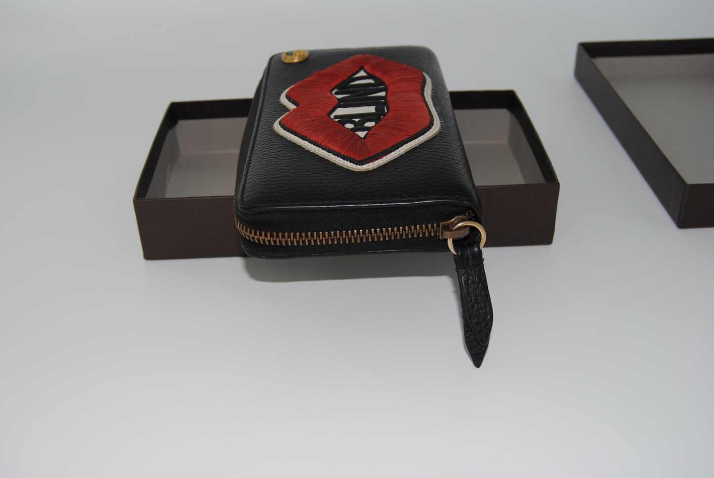 Gucci Leather Kiss Wallet Pre Owned