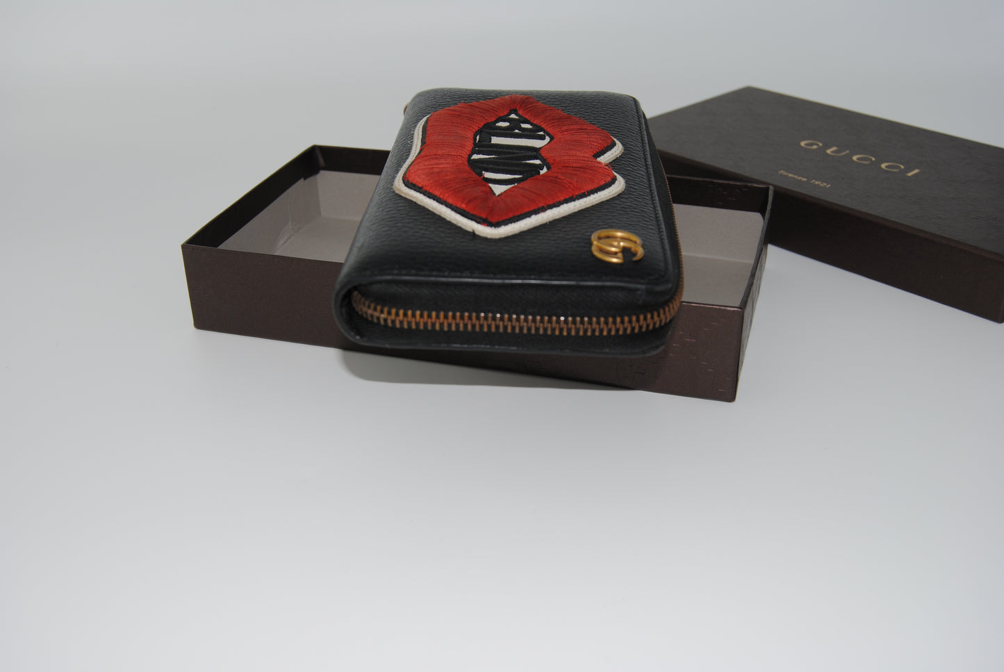Gucci Leather Kiss Wallet Pre Owned