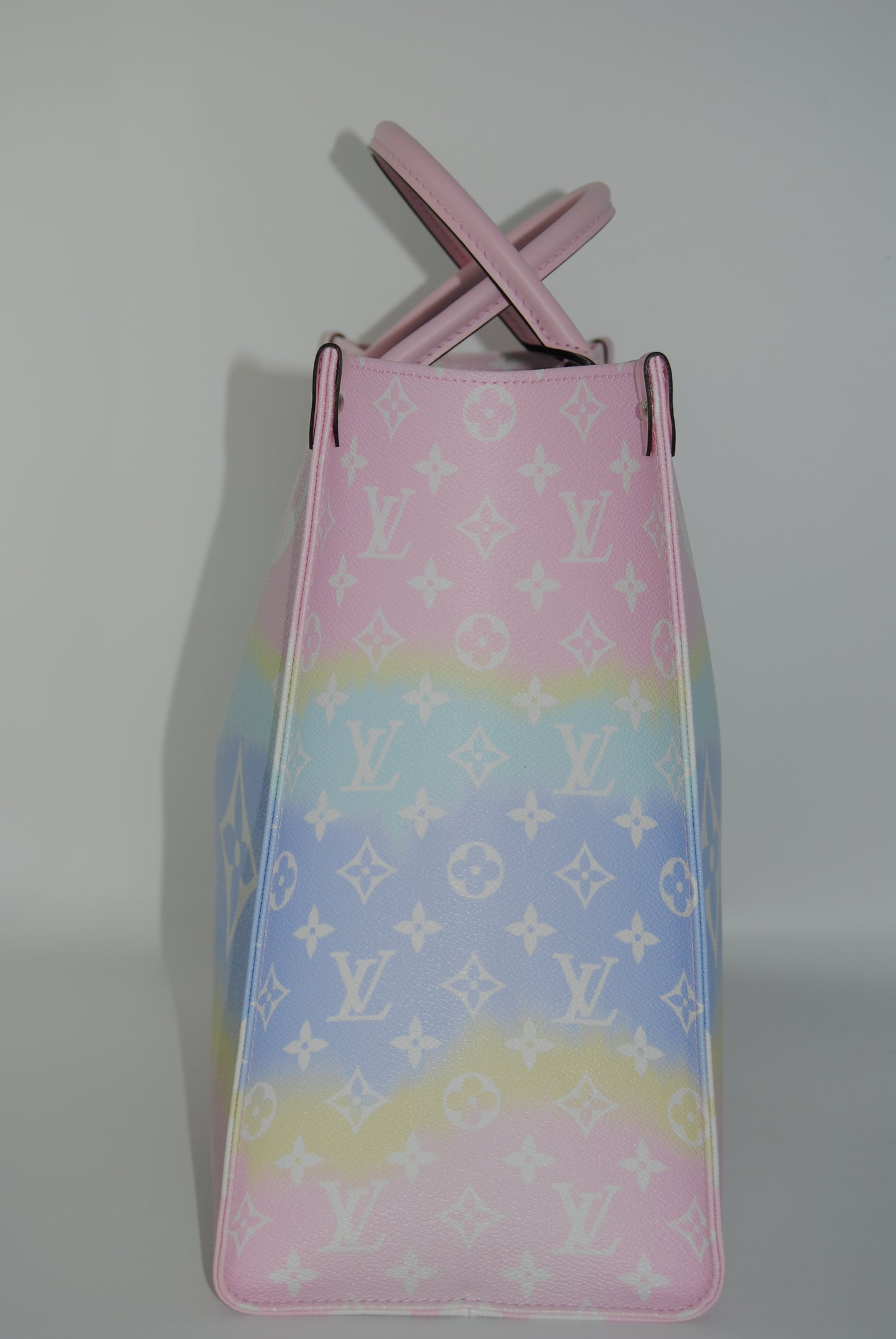 Louis Vuitton Escale OnTheGo GM Pastel