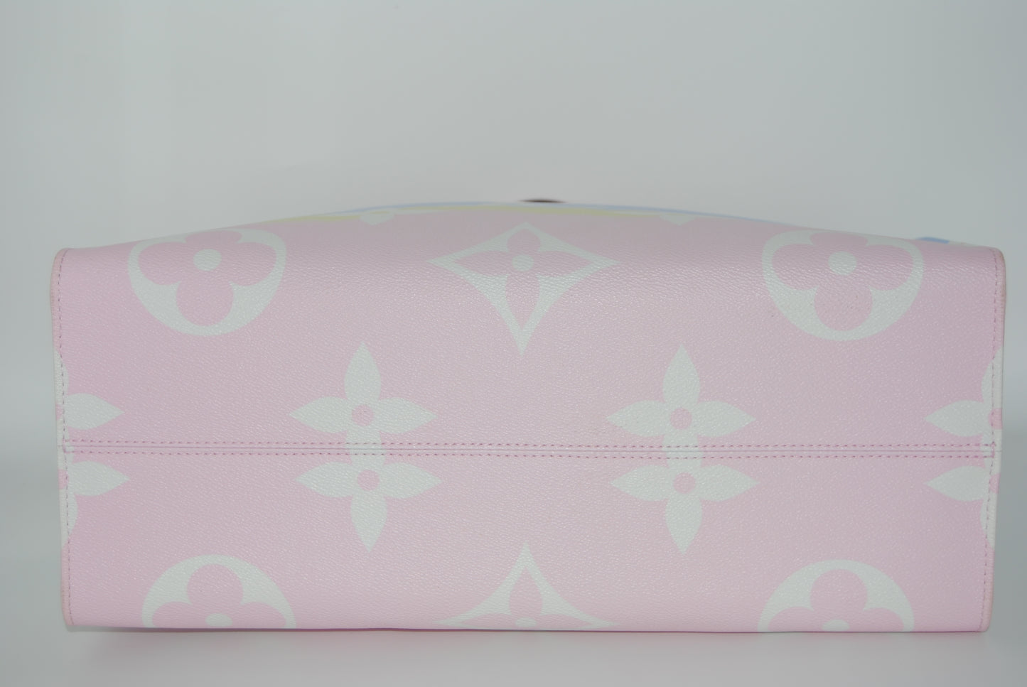 Louis Vuitton Escale OnTheGo GM Pastel