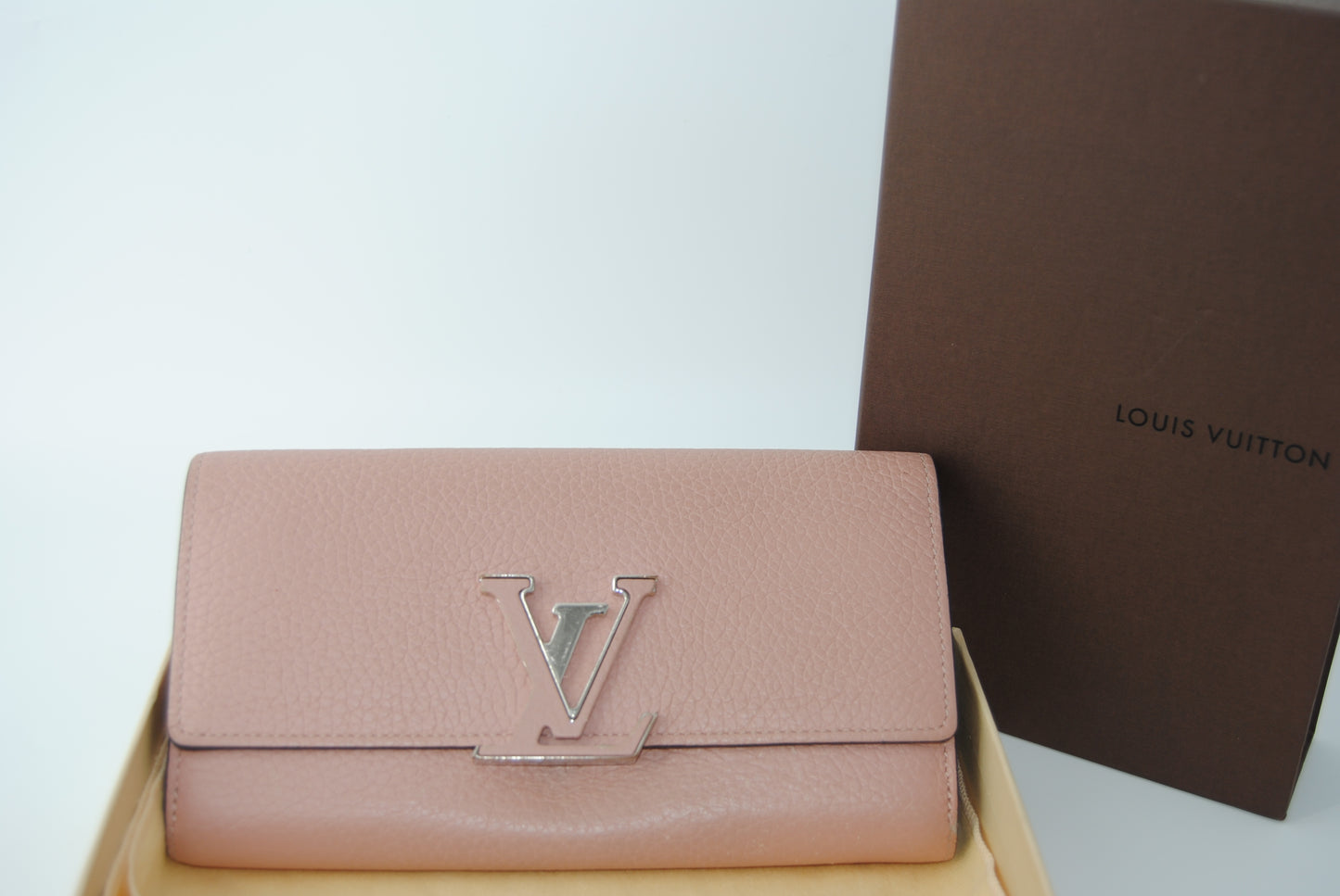 Louis Vuitton Taurillon Capucines Wallet Magnolia