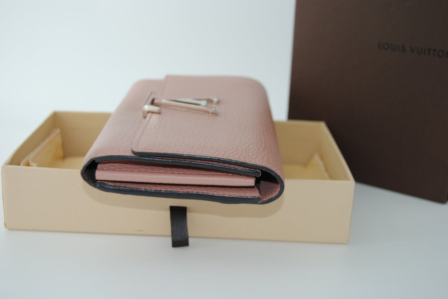 Louis Vuitton Taurillon Capucines Wallet Magnolia