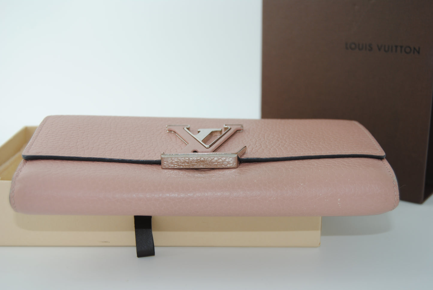 Louis Vuitton Taurillon Capucines Wallet Magnolia