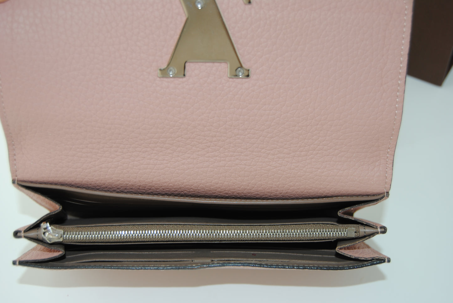 Louis Vuitton Taurillon Capucines Wallet Magnolia