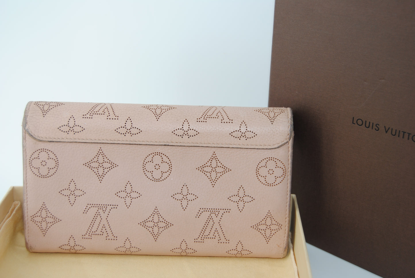 Louis Vuitton Mahina Iris Wallet NM Magnolia