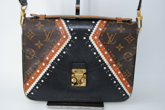 Louis Vuitton Monogram Brogue Pochette Metis